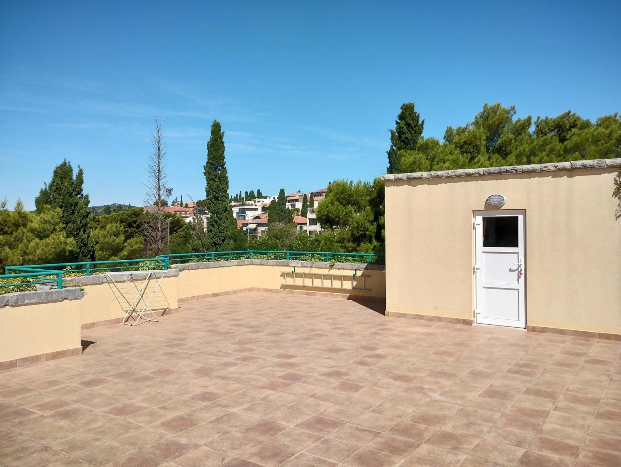 Old Captain'S Apartments - In A Pine Wood By The Sea And Tennis Courts スプリト 部屋 写真