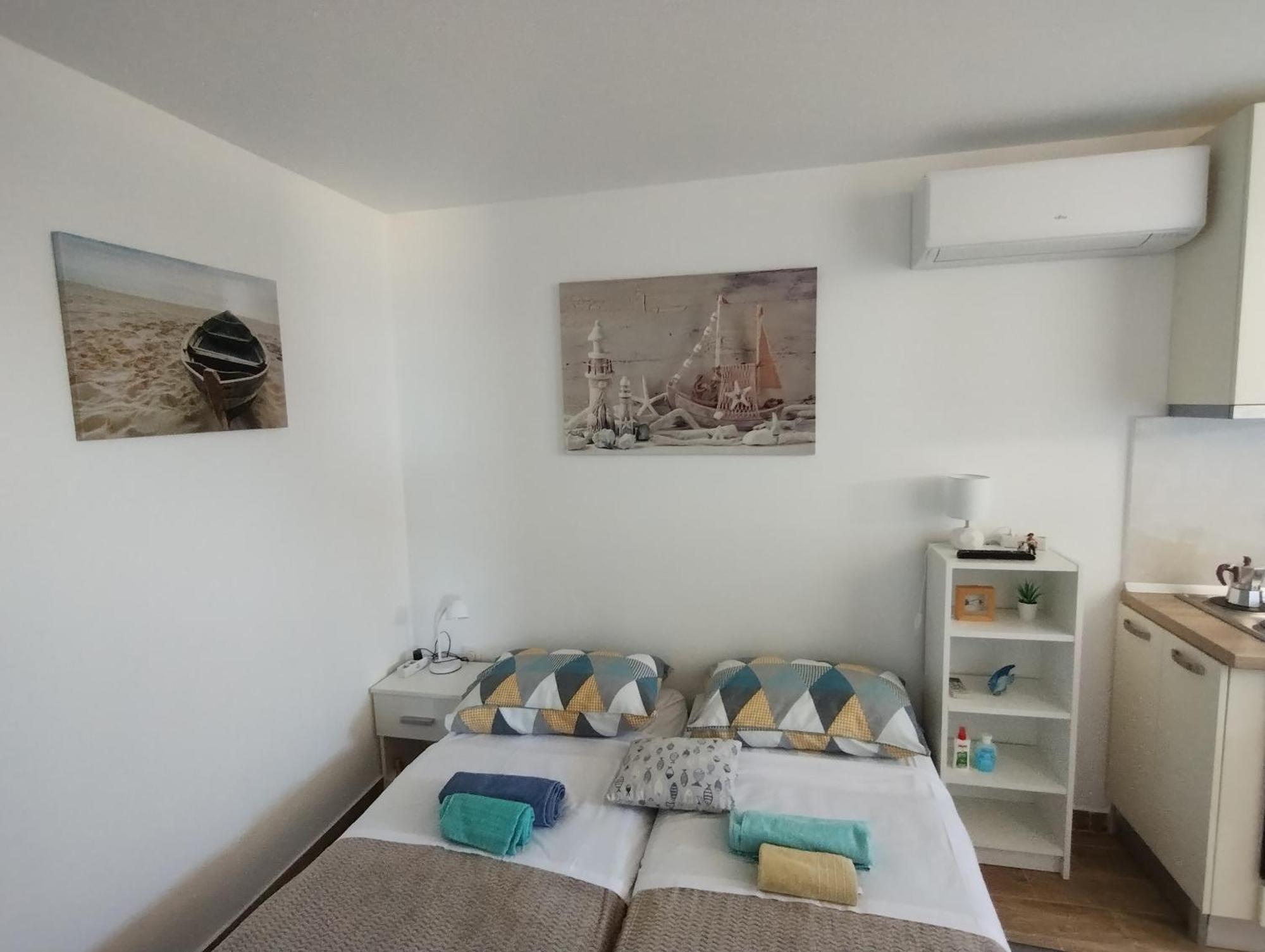 Old Captain'S Apartments - In A Pine Wood By The Sea And Tennis Courts スプリト 部屋 写真